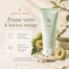 Infographie montrant les 4 gestes d’utilisation du Green Plum Refreshing Cleanser, de l’humidification du visage jusqu’au rinçage.