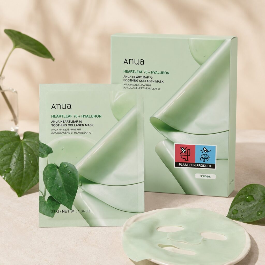 Anua Heartleaf 70 + Hyaluron Soothing Collagen Mask présenté avec son sachet, son coffret et un masque hydrogel sur fond crème.