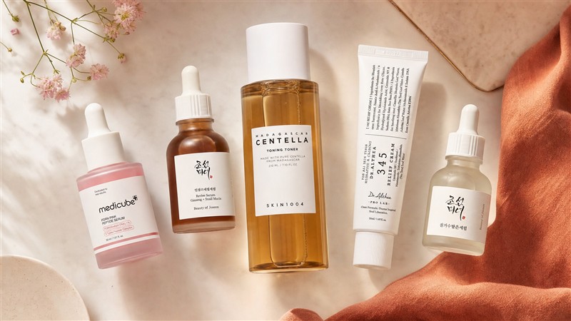 Les 7 actifs coréens incontournables pour la peau mature : HA, centella, niacinamide, peptides