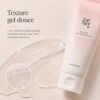 Gros plan de la texture gel douce du Beauty of Joseon Apricot Blossom Peeling Gel.