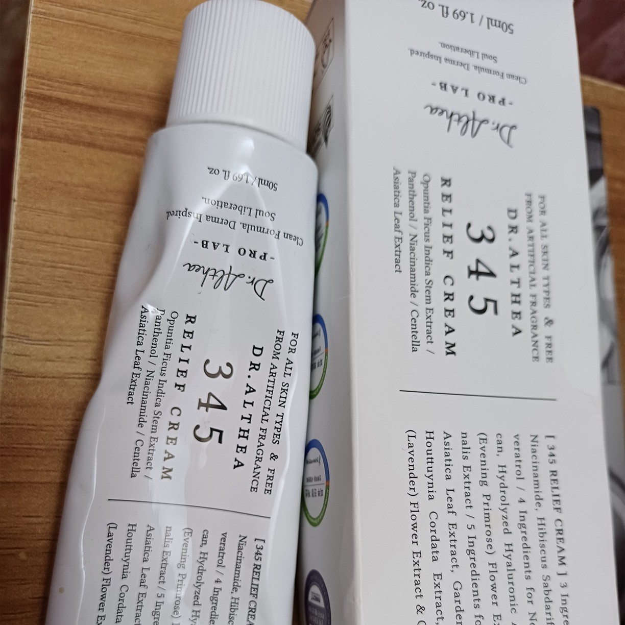 Dr. Althea 345 Relief Cream avec son étui d’origine montrant les informations du produit.