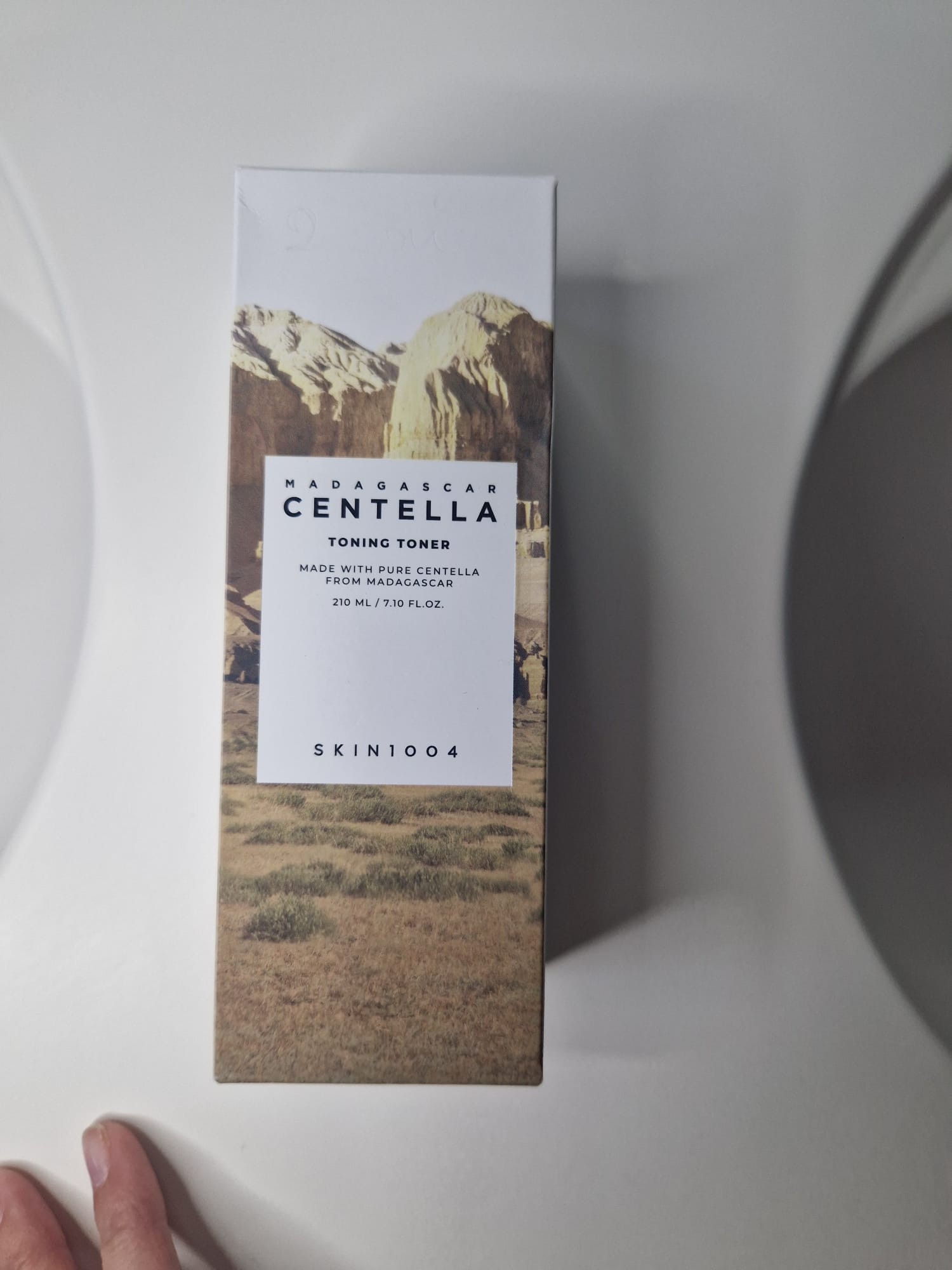 Boîte du SKIN1004 Madagascar Centella Toning Toner présentée seule.