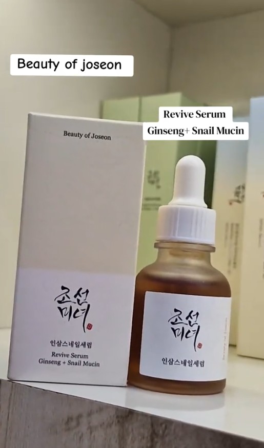 Flacon et boîte du Revive Serum Ginseng + Snail Mucin de Beauty of Joseon présentés ensemble.