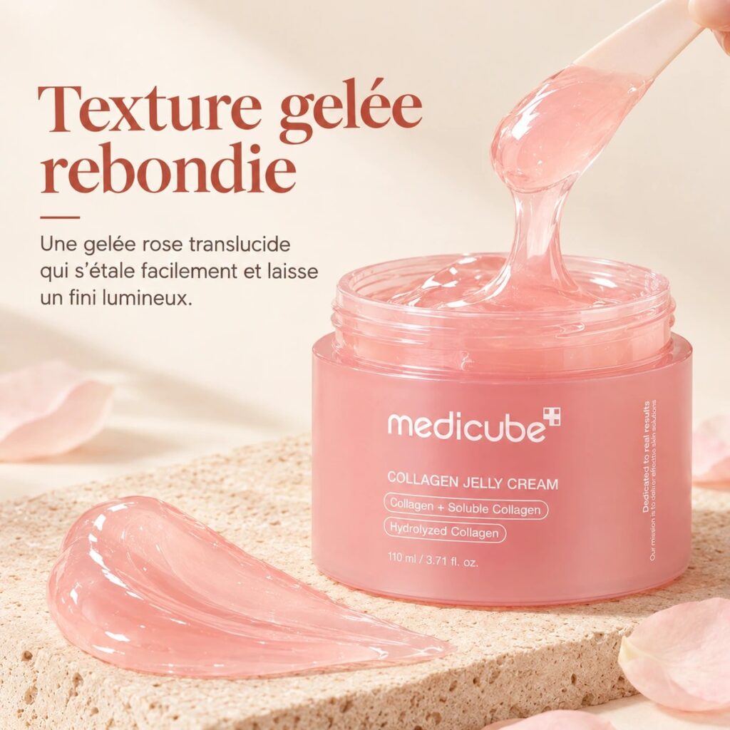 Texture gelée rose et rebondie de la Medicube Collagen Jelly Cream, prélevée au-dessus du pot ouvert
